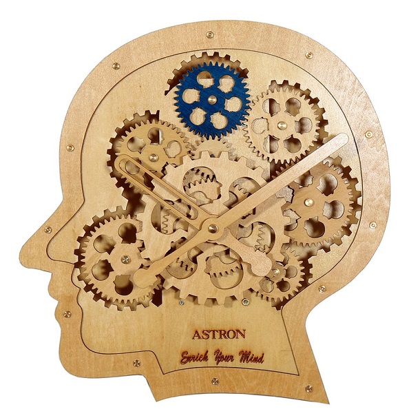 Astron 6724-0 fa fogaskerekes fej formájú óra